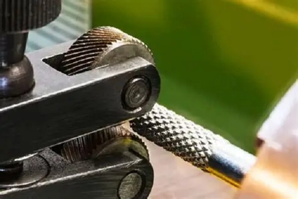 ¿Qué es el Moleteado? Proceso, Tipos, Patrones y Herramientas Explicados