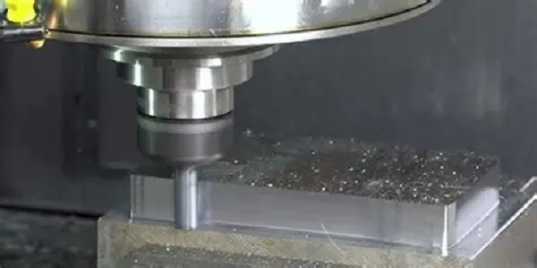 ¿Qué es el Fresado Lateral y Cómo Dominarlo para Piezas Perfectas?