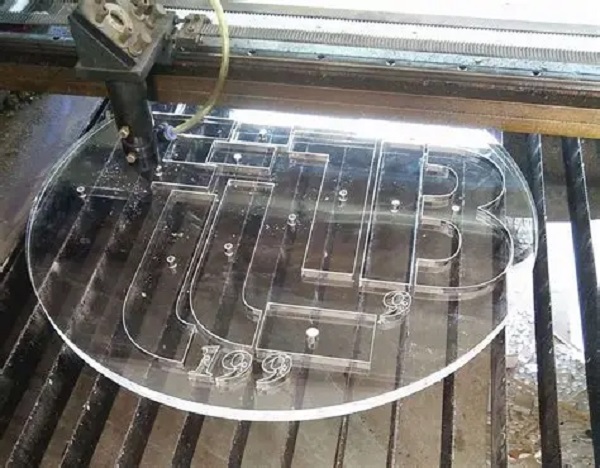 ¿Vale la pena el servicio de corte láser acrílico para tu proyecto?