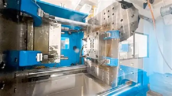 Moldeo por inyección en China: ¿Cómo fabricar piezas de plástico de forma rentable?