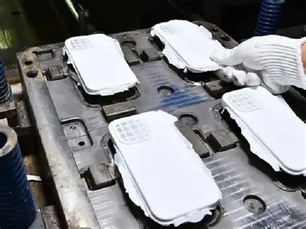 ¿Qué es el moldeo por compresión y para qué sirve?