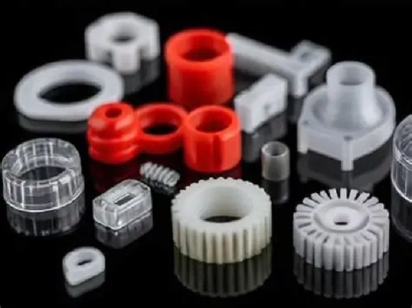 ¿Fabricación de plástico a medida? Guía completa de procesos