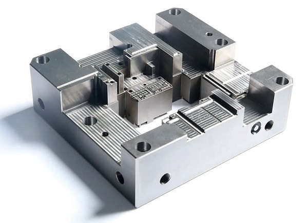 Microinyección: ¿La solución para piezas diminutas y complejas?